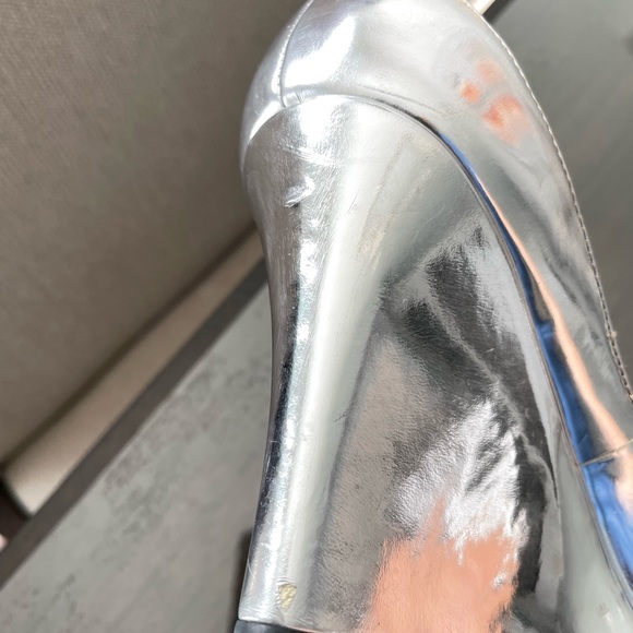 Gucci Open Metallic Silver Toe Wedge - Picture 4 of 10